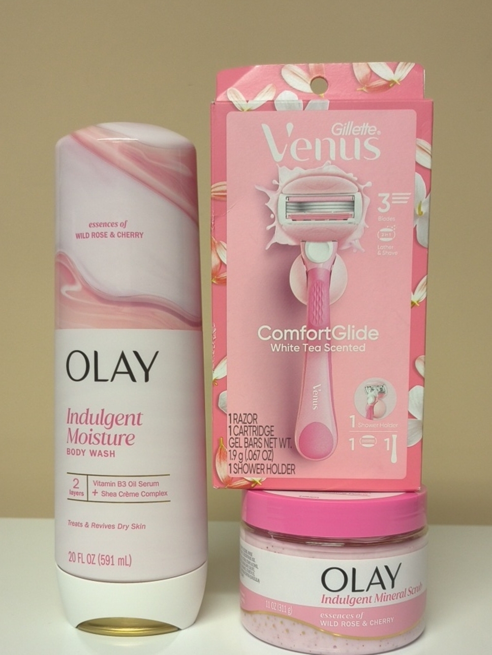 OLAY Indulgent Moisture Body Wash & Mineral Scrub Set - Pink